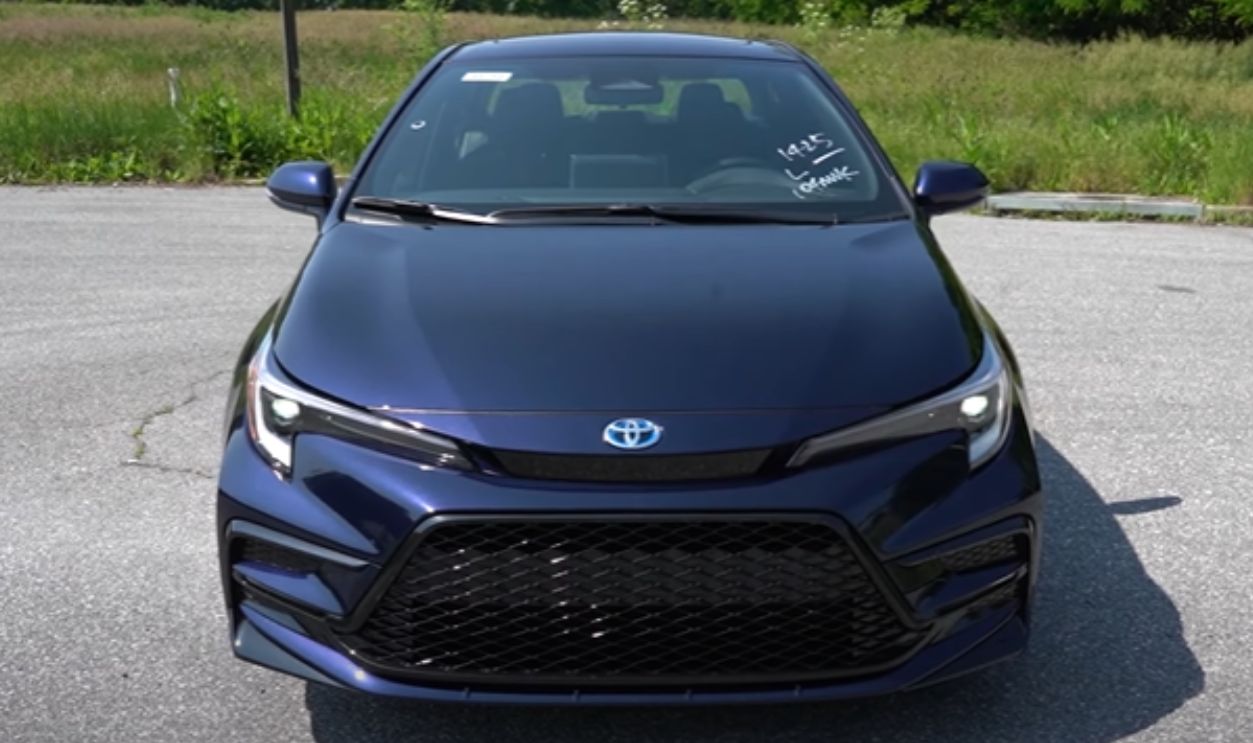 2025 Toyota Corolla Hybrid LE ($23,825)