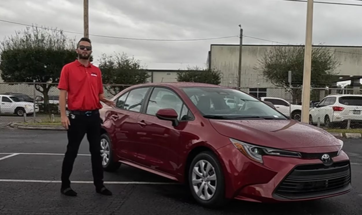 2025 Toyota Corolla LE ($22,325)