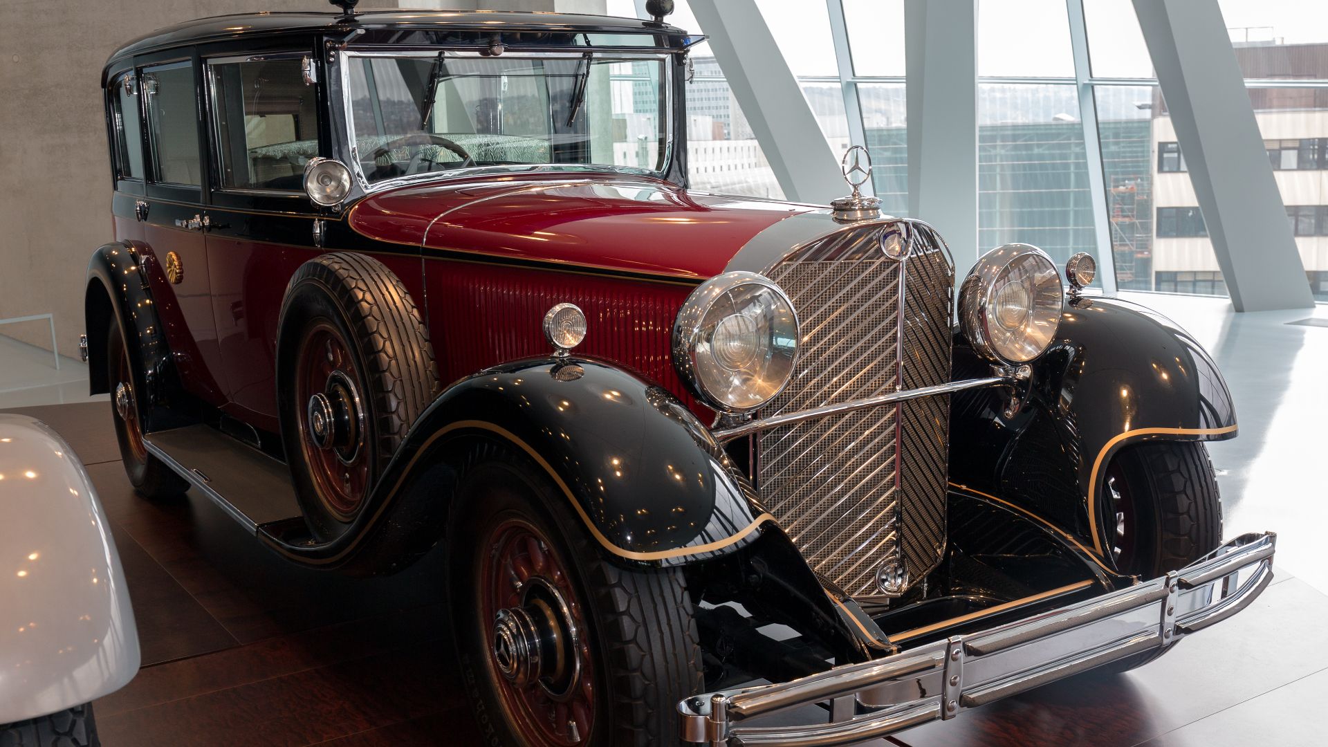File:Mercedes-Benz 770 Pullman-Limousine of Showa Emperor front-right Mercedes-Benz Museum.jpg