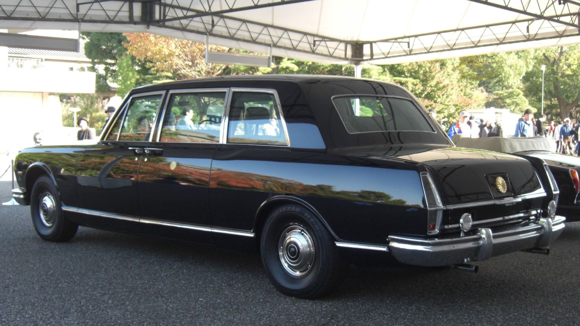 File:Nissan Prince Royal (Rear).jpg