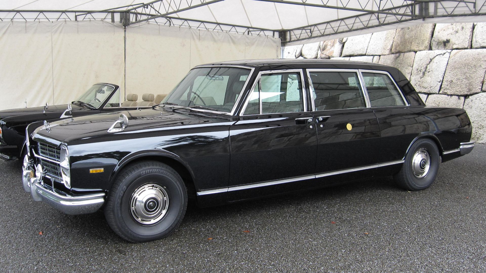 File:NISSAN PRINCE ROYAL2 Nov 2009.jpg