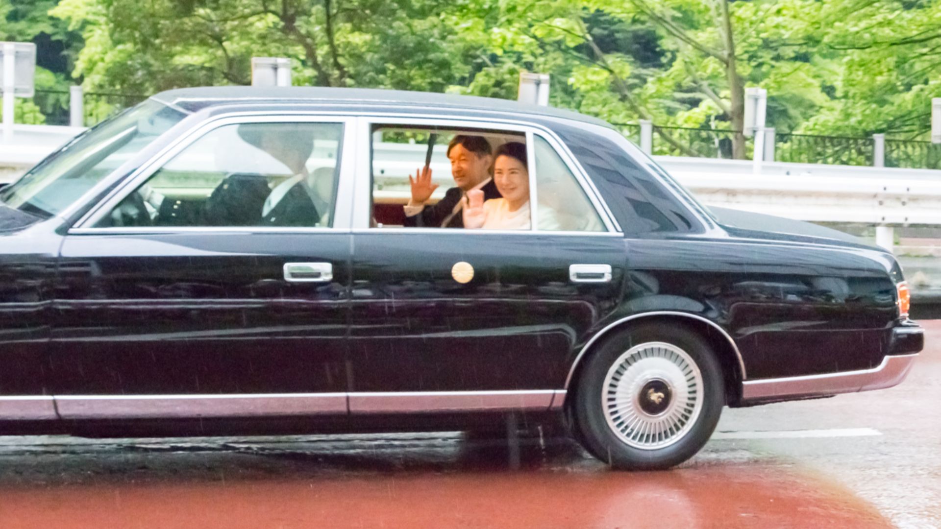 File:Toyota Century Royal 2.jpg