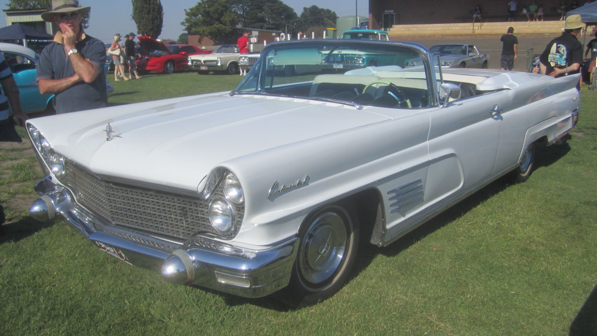 File:1960 Lincoln Continental Convertible (8541751417).jpg