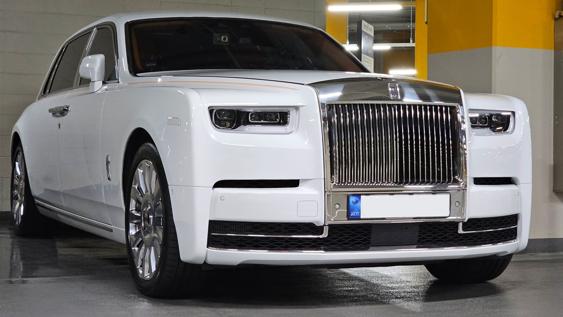 File:Rolls-Royce Phantom VIII White Sands (14).jpg