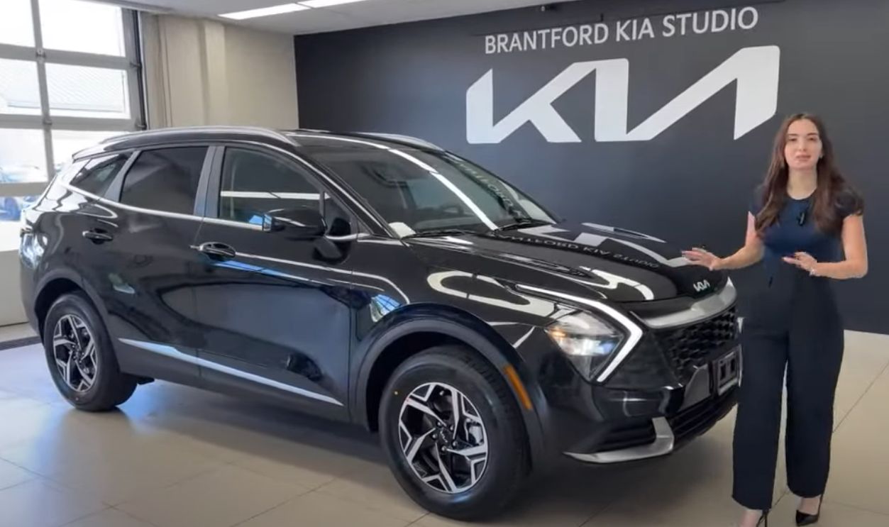 2025 Kia Sportage LX ($29,190–27,390)