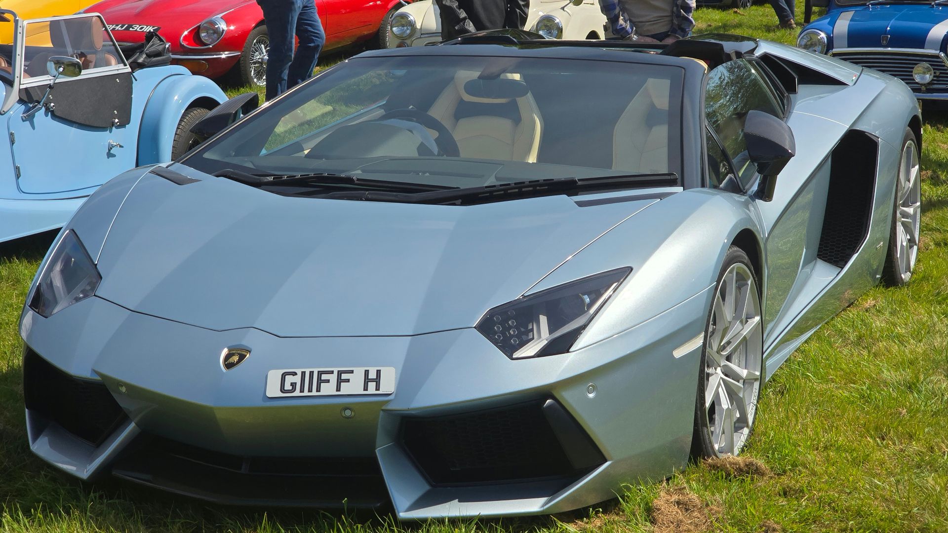 File:2014 Lamborghini Aventador Roadster 2.jpg
