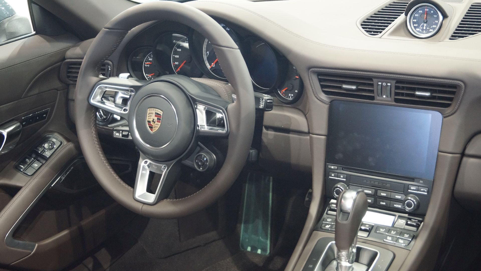 File:Porsche 911 Turbo S Cabriolet - wnętrze (MSP16).jpg