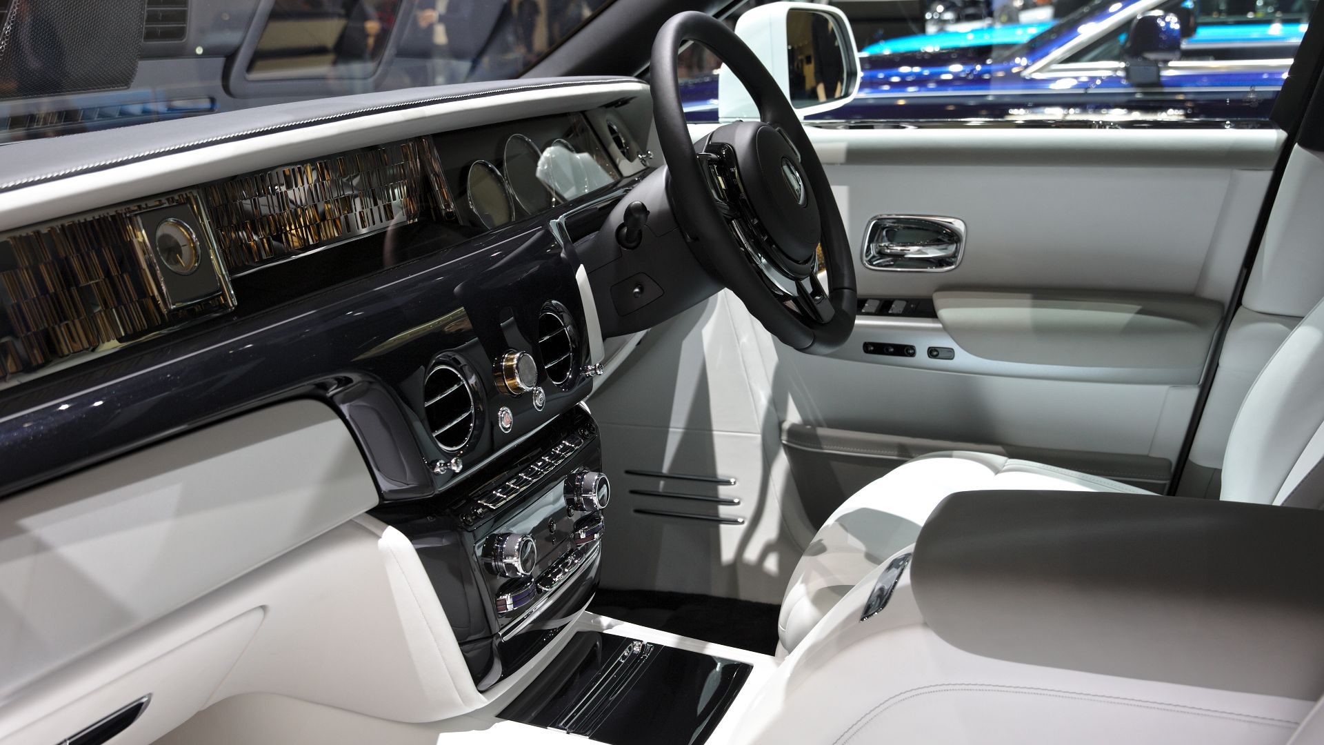 File:Rolls-Royce Phantom VIII Genf 2019 1Y7A5700.jpg