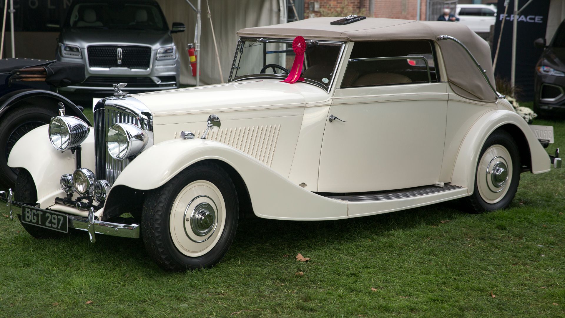 File:1934 Bentley 3½ Litre Drophead Coupé by Kellner, front left.jpg
