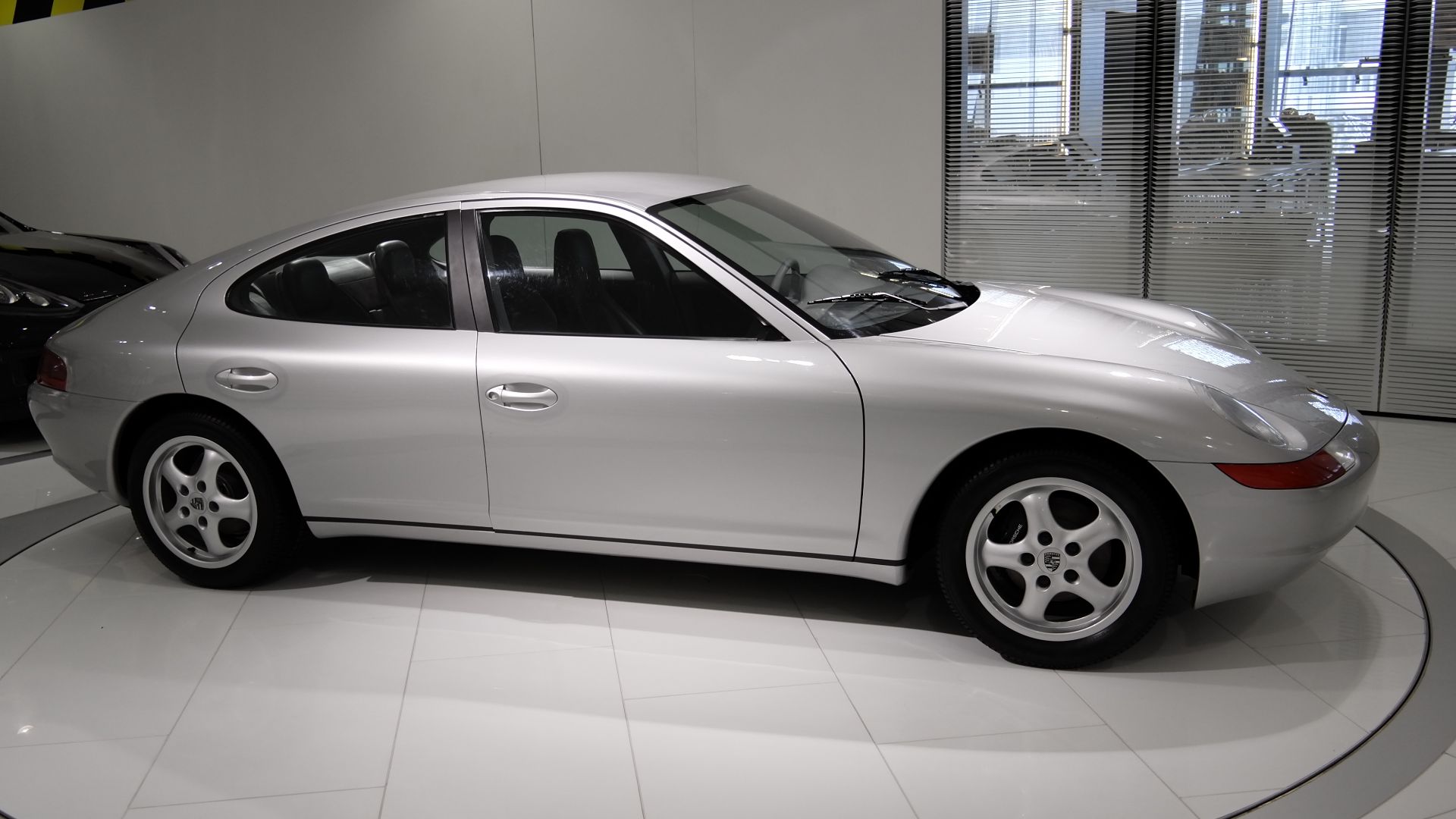 File:Porsche 989 Prototyp Seitenansicht.jpg