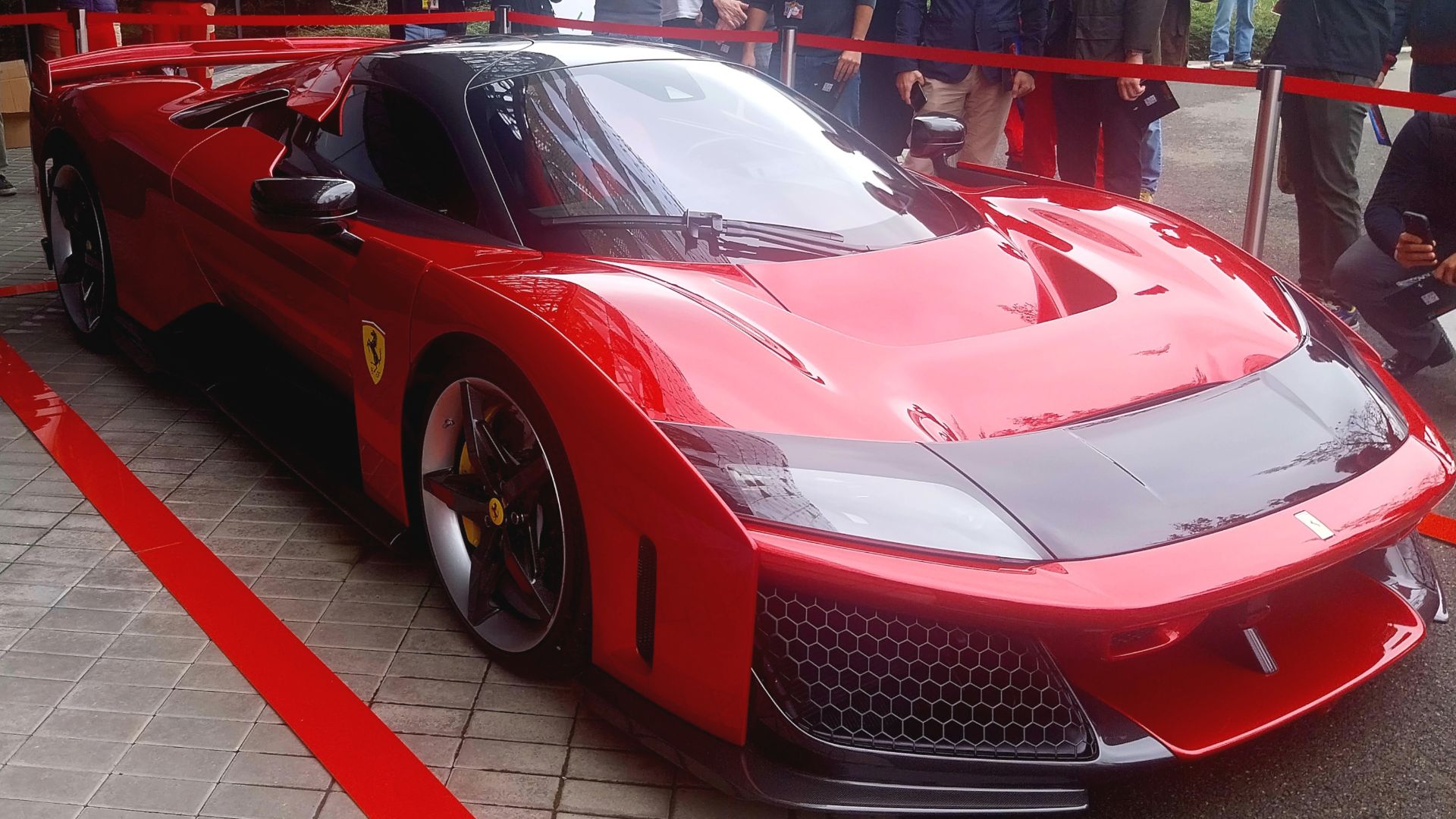 File:Ferrari F80.jpg
