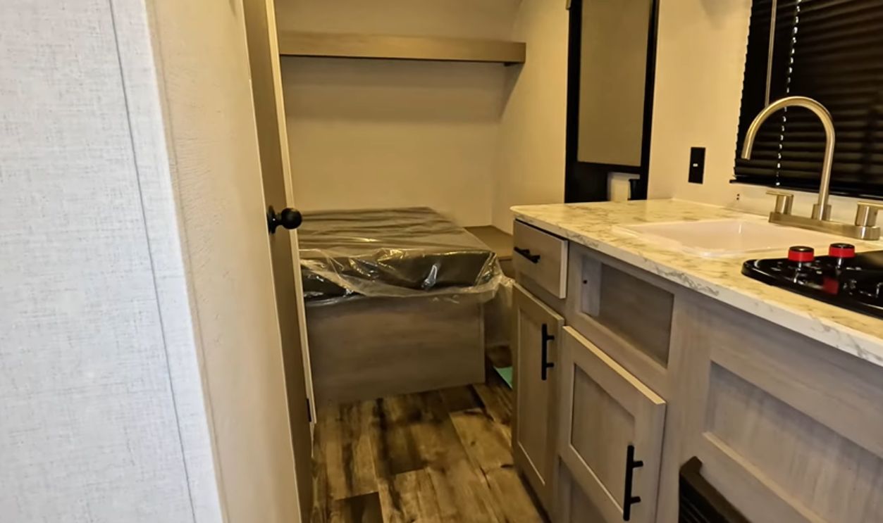 Dutchmen Aspen Trail Mini (Cont’d)