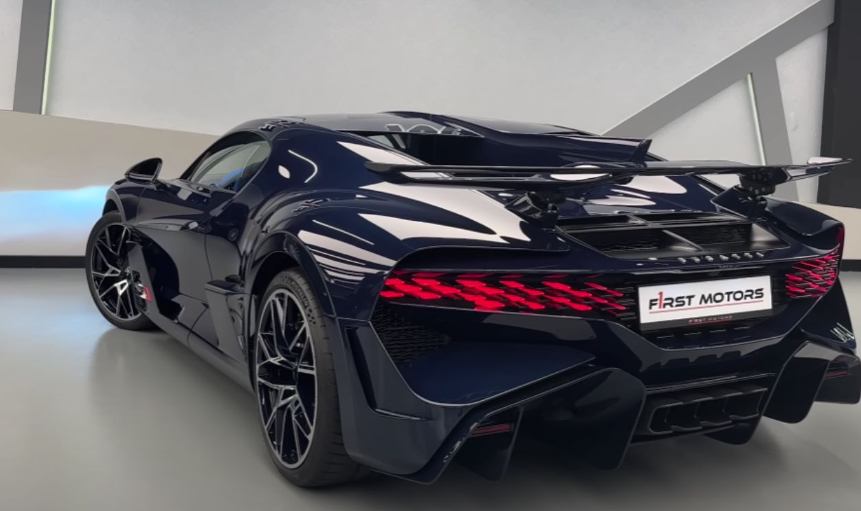 Bugatti Divo (2023) (1)