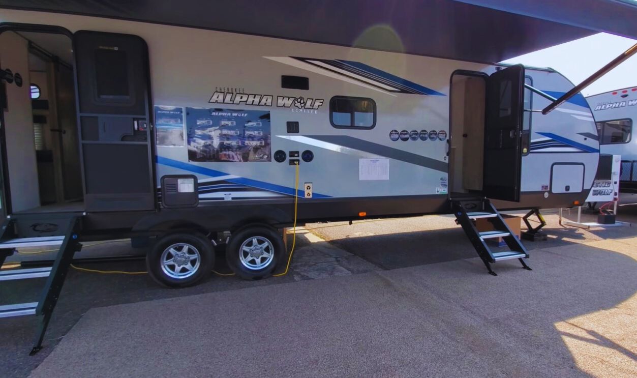 Forest River Cherokee Alpha Wolf 30DBH-L