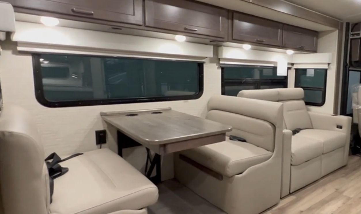 Winnebago Inspire 34AE