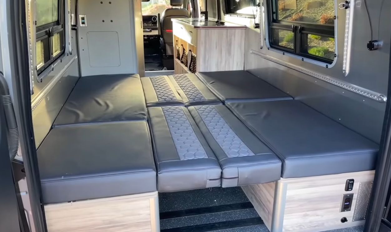 Airstream Interstate 24X