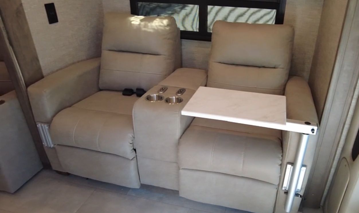 Tiffin Wayfarer 25RW