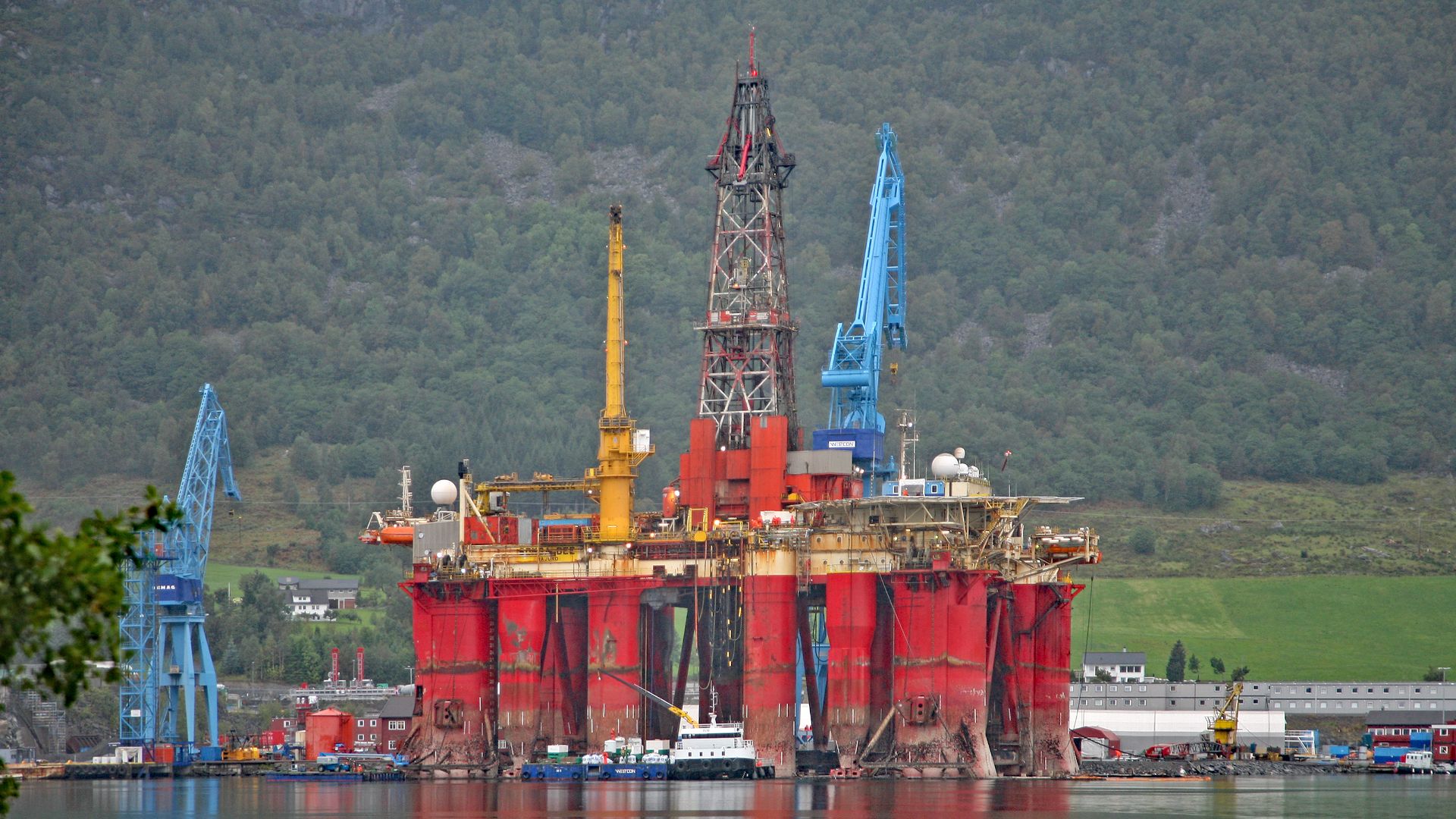 File:00 3783 Oil and gas platform in Norway.jpg
