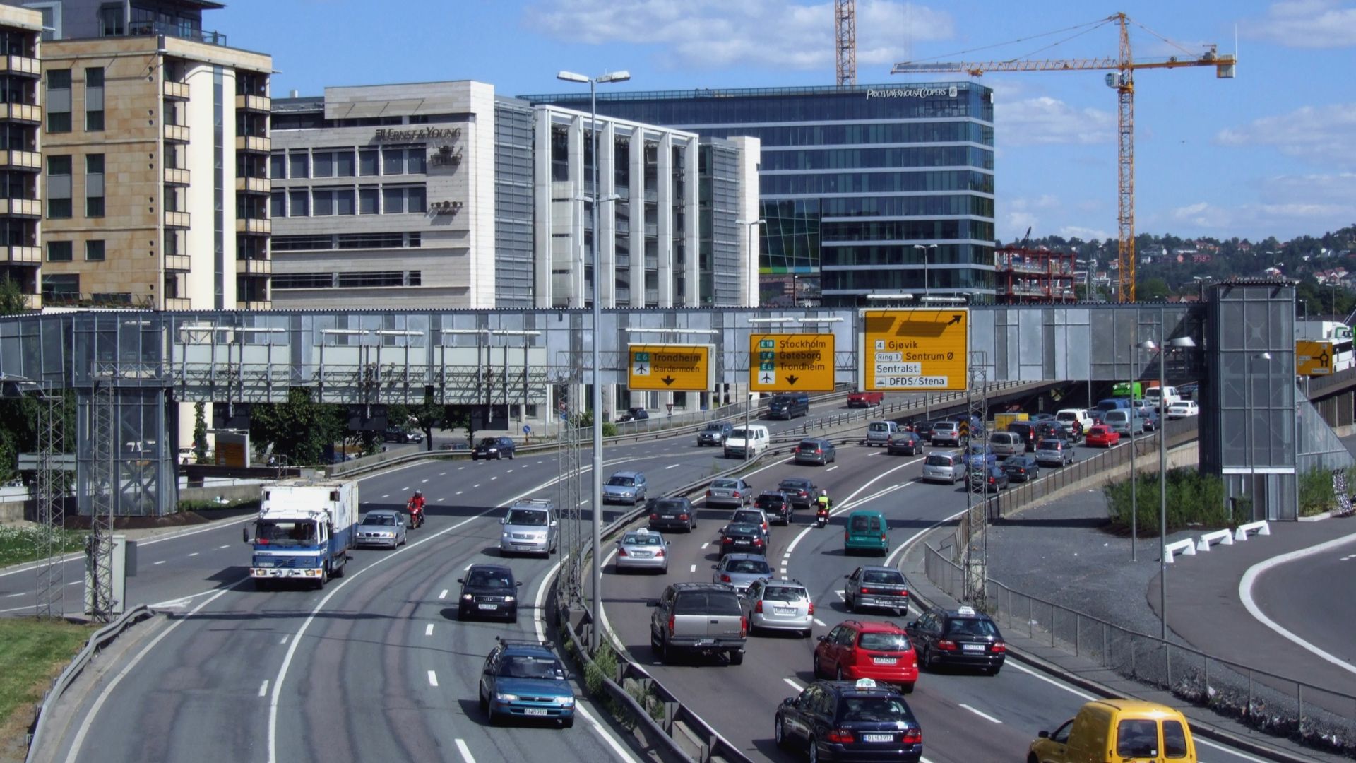 File:Traffic in Oslo.JPG