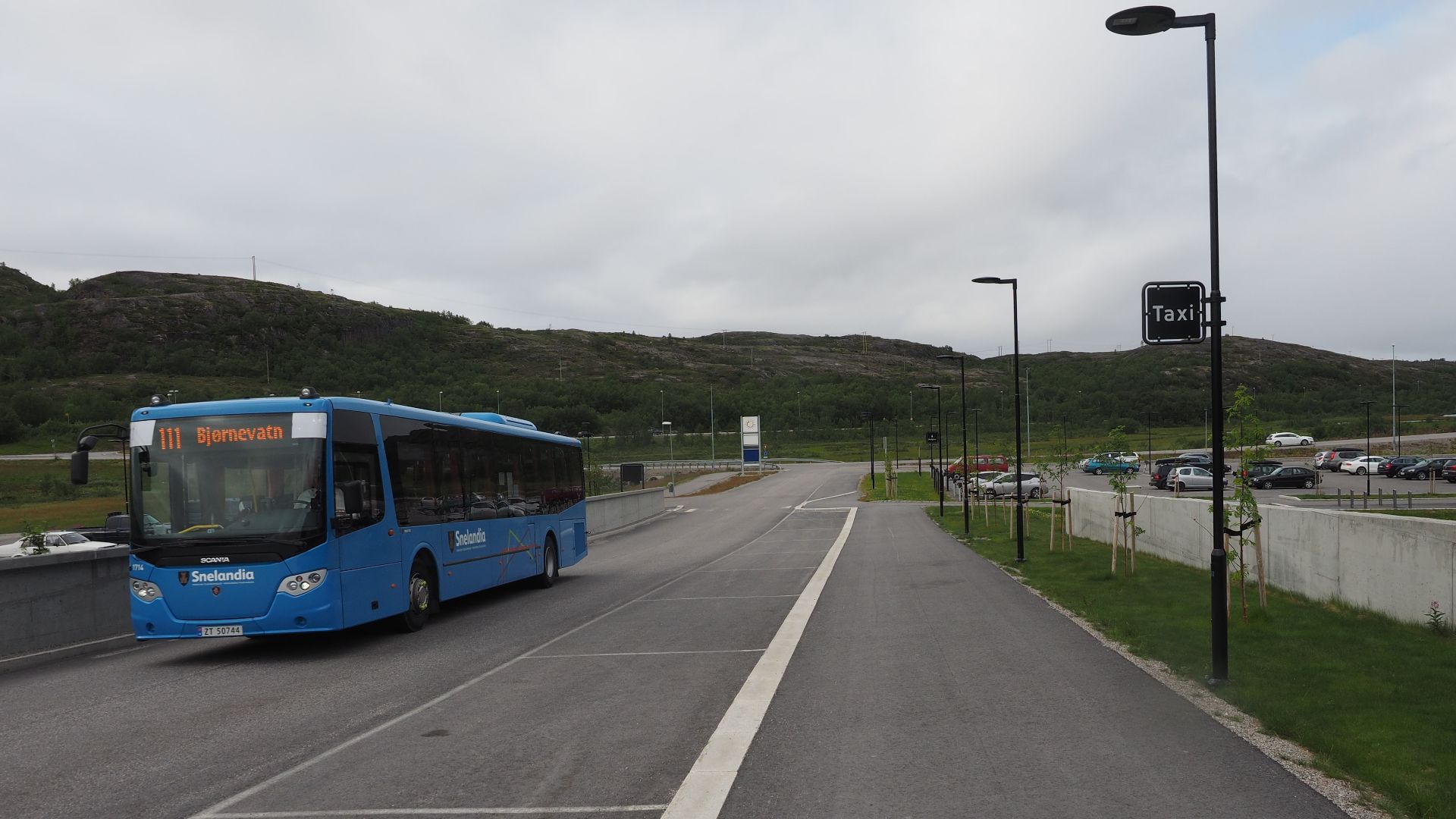 File:Bus to Bjørnevatn in Kirkenes.jpg