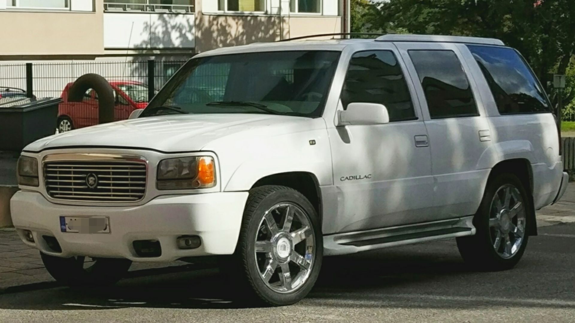 File:1999-2000 Cadillac Escalade .jpg