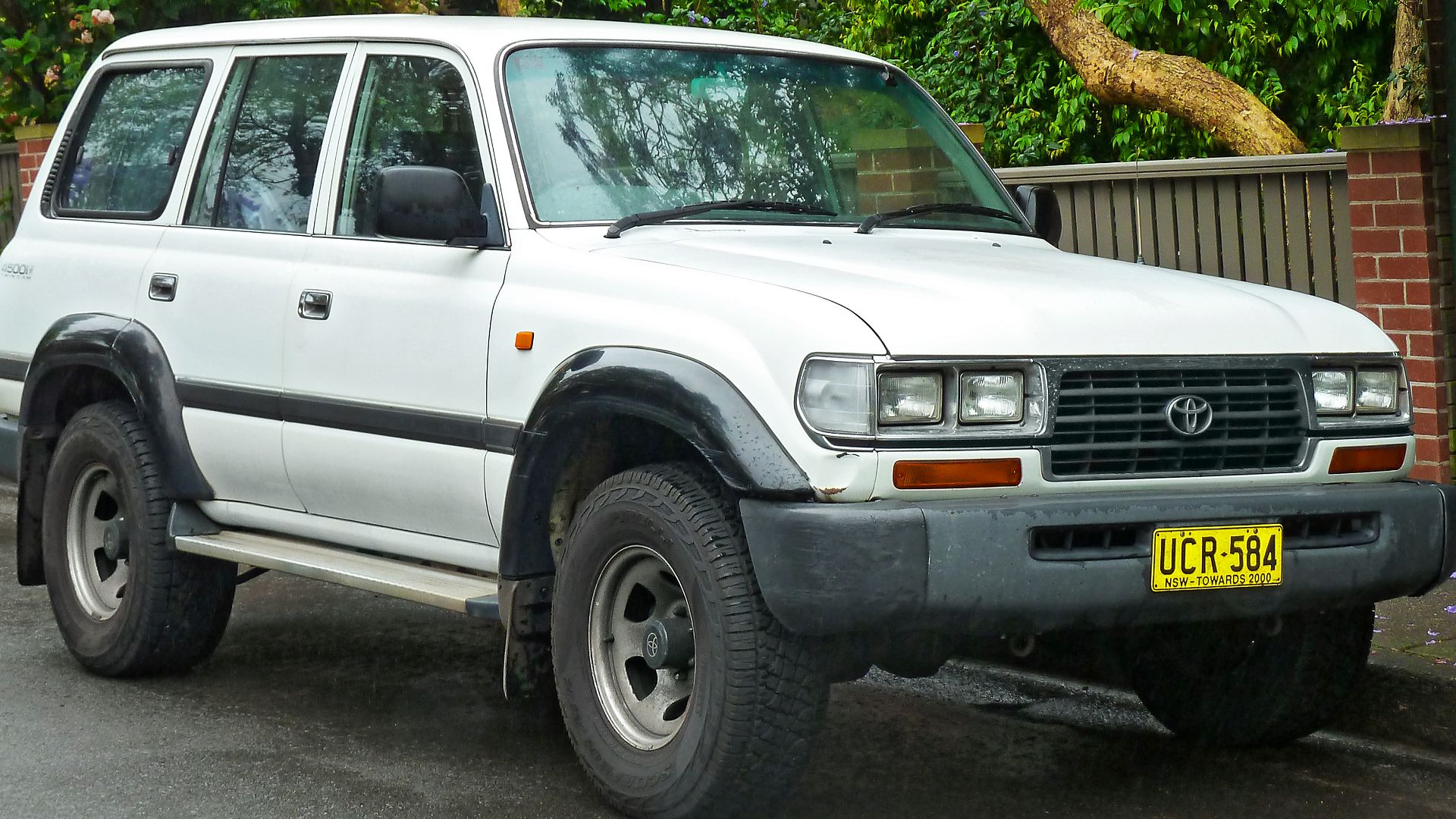 File:1995-1998 Toyota Land Cruiser (FZJ80R) GXL wagon (2011-11-17) 01.jpg