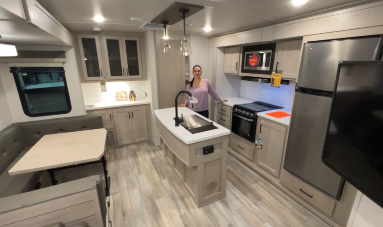 Forest River Rockwood Signature 8336BH