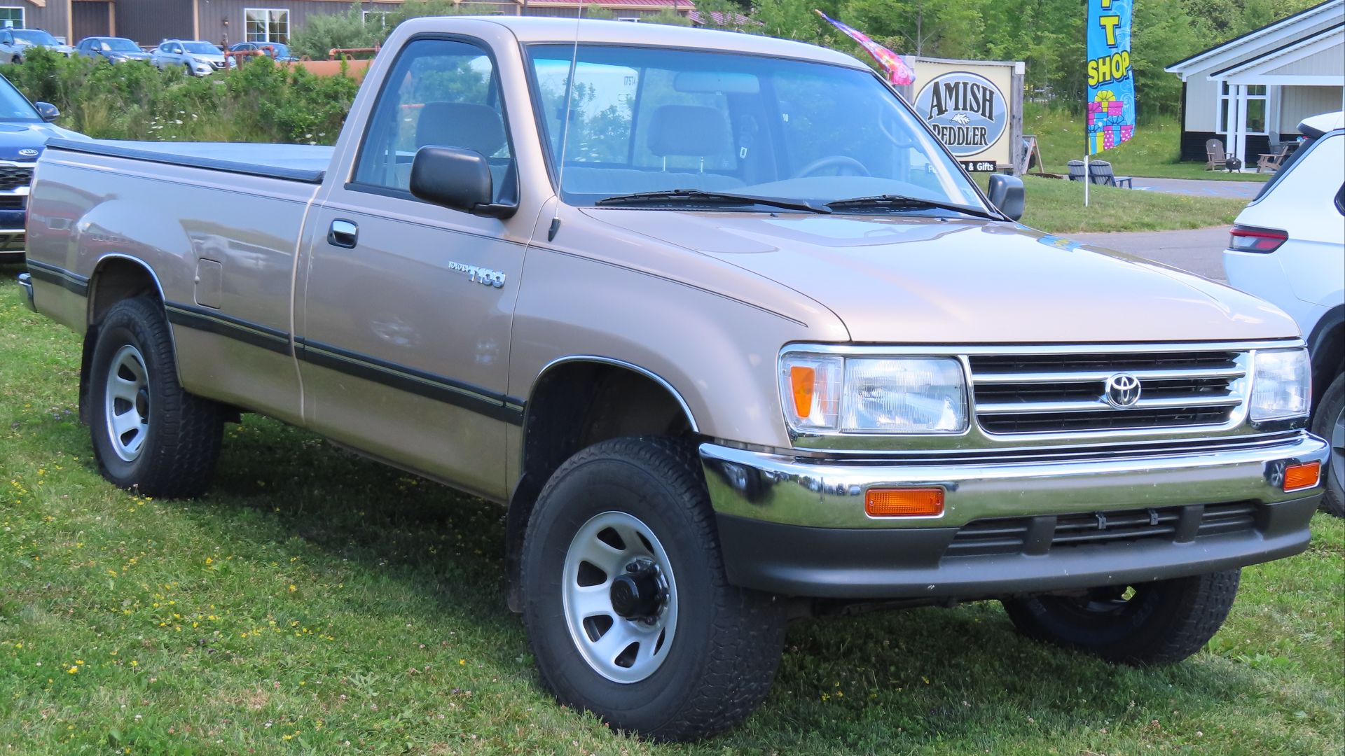 File:1994 Toyota T100 4x4 DX, front right, 07-20-2024.jpg