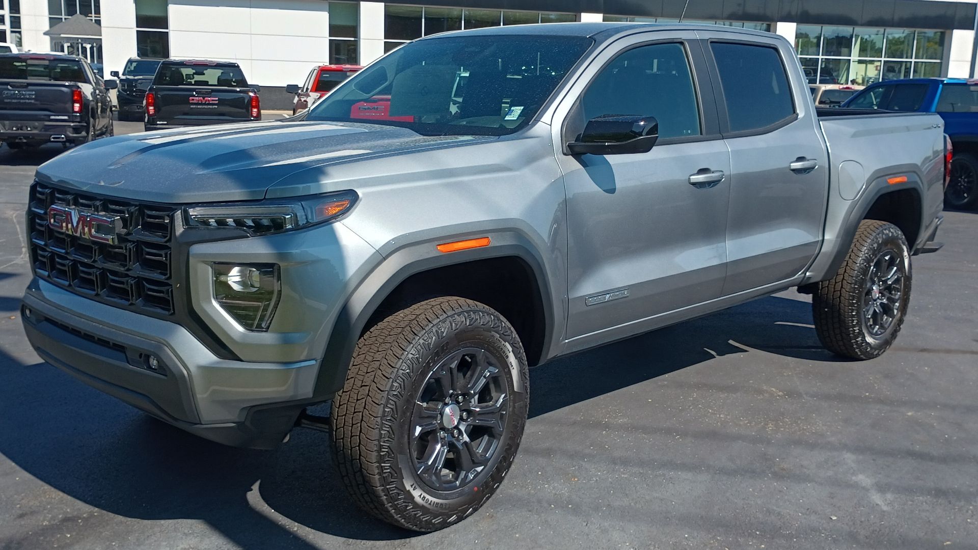File:2023 GMC Canyon front view.jpg