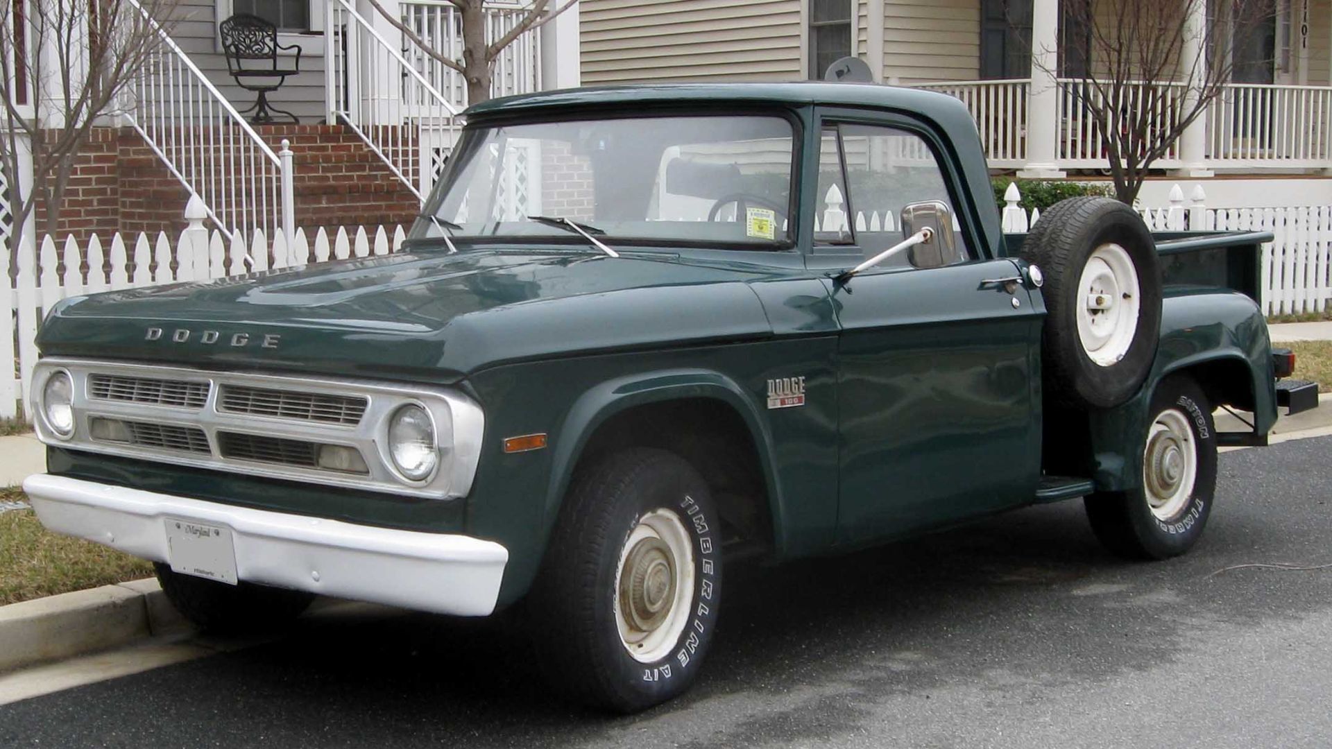 File:Dodge D100.jpg