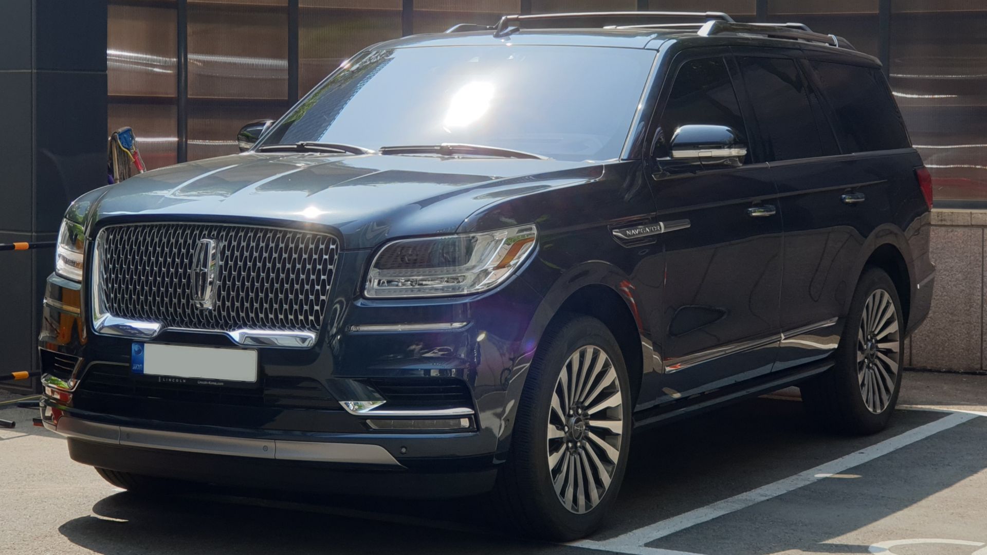 File:Lincoln Navigator U554 Rhapsody Blue.jpg