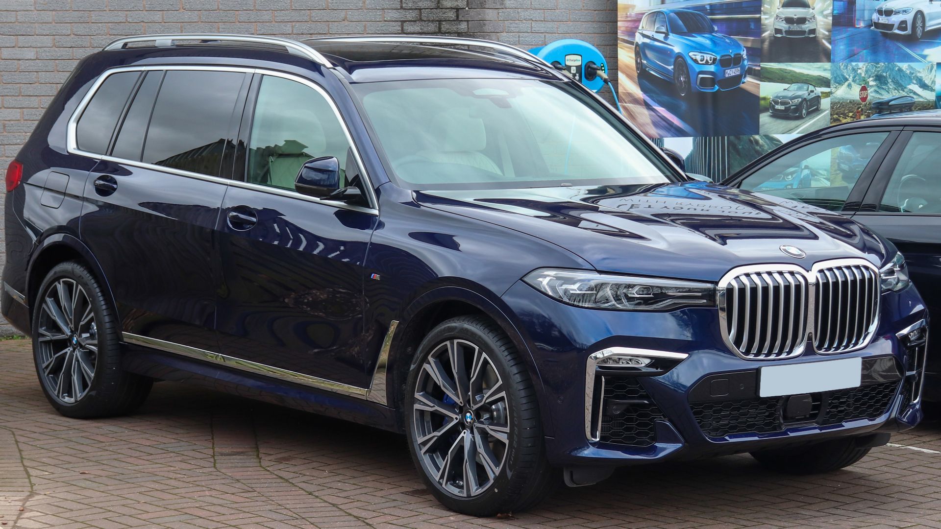 File:2020 BMW X7 M Sport.jpg