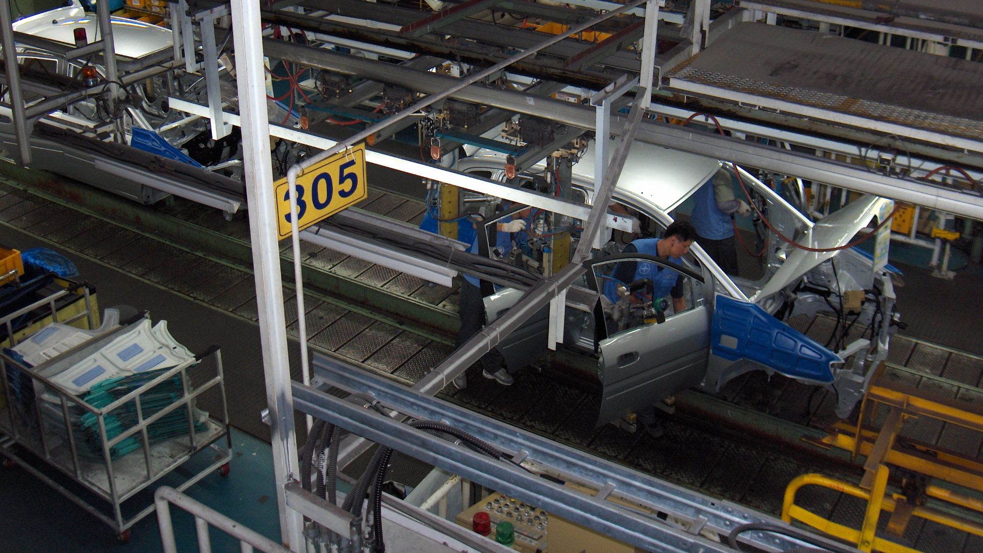 File:Hyundai car assembly line.jpg