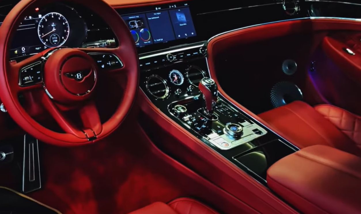 She Blends Luxury With Low-Key Confidence