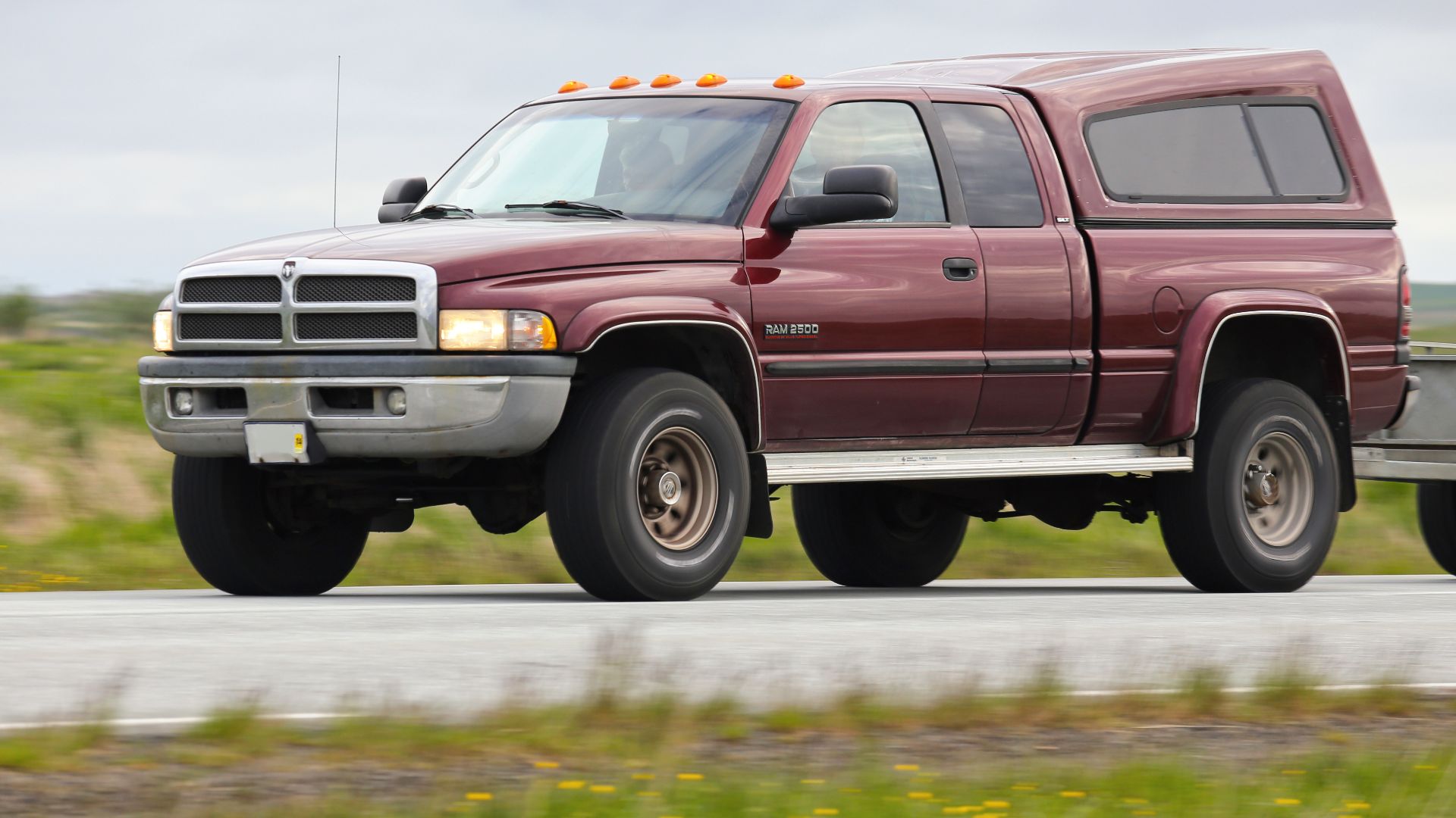 File:2000 Dodge Ram 2500 in Iceland (9683544550).jpg