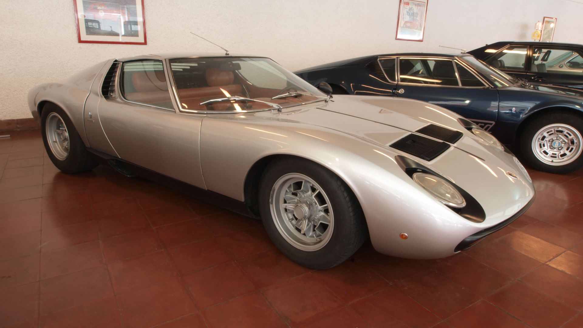 File:1971 Lamborghini Miura SV 385hp V12, 4L p4.JPG