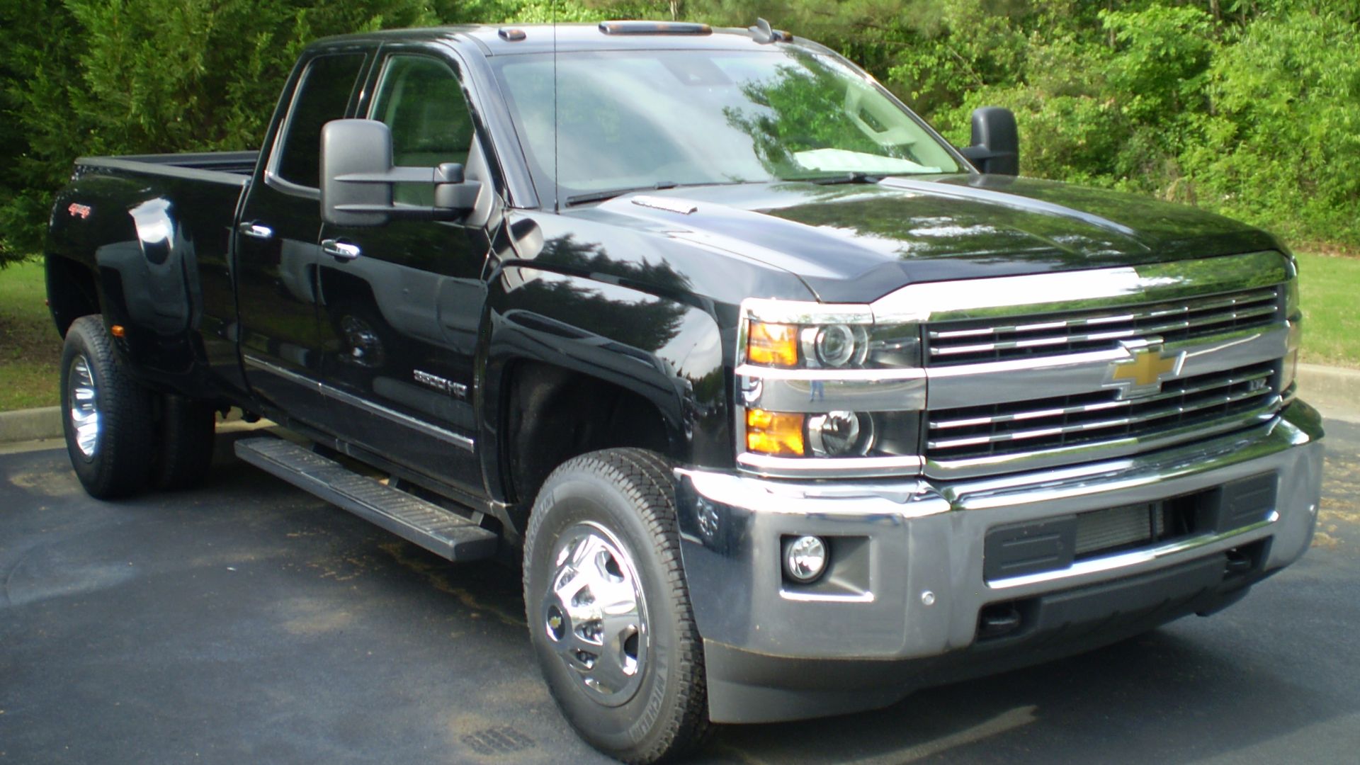 File:2015 chevrolet silverado ltz double cab 3500 hd (observe).JPG