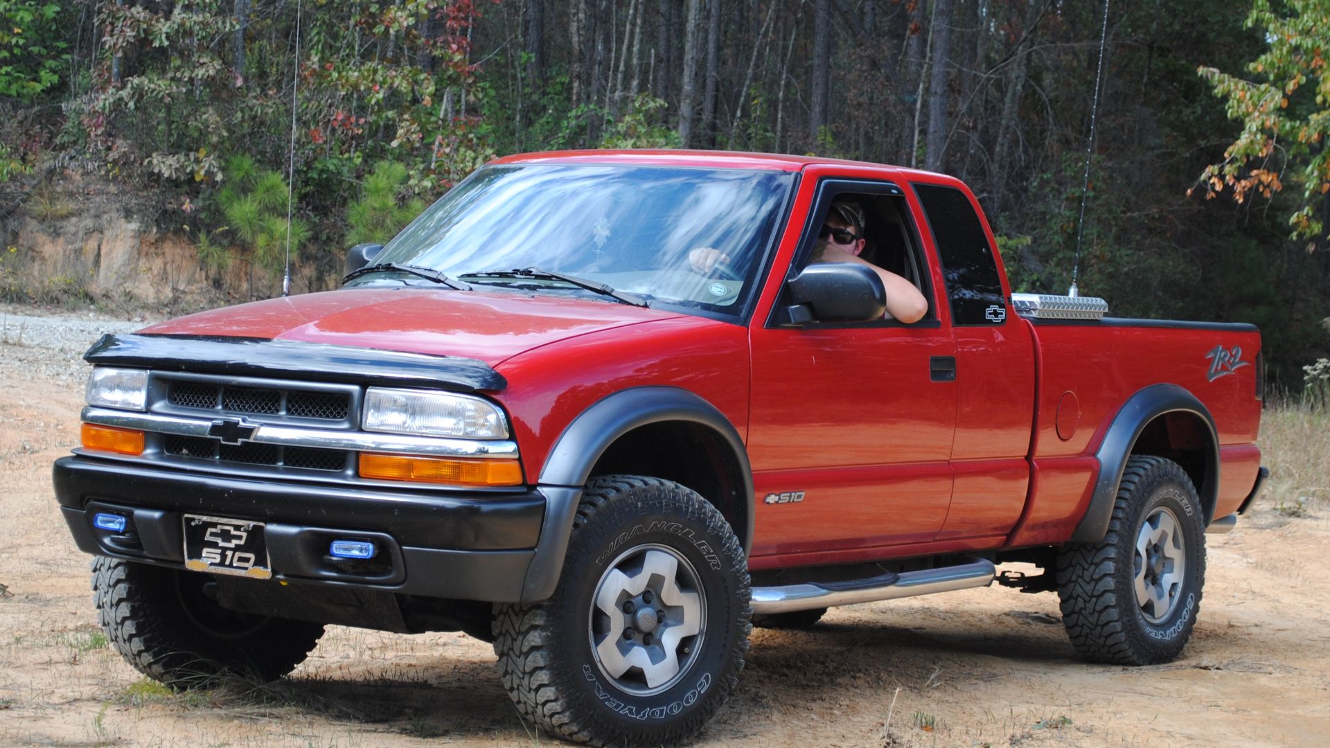 File:2001 Chevrolet S-10 ZR2.JPG