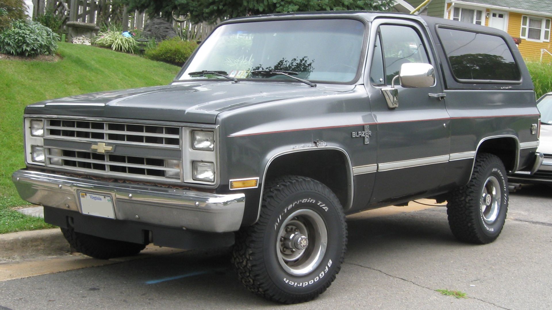 File:Chevrolet K5 Blazer -- 09-07-2009.jpg