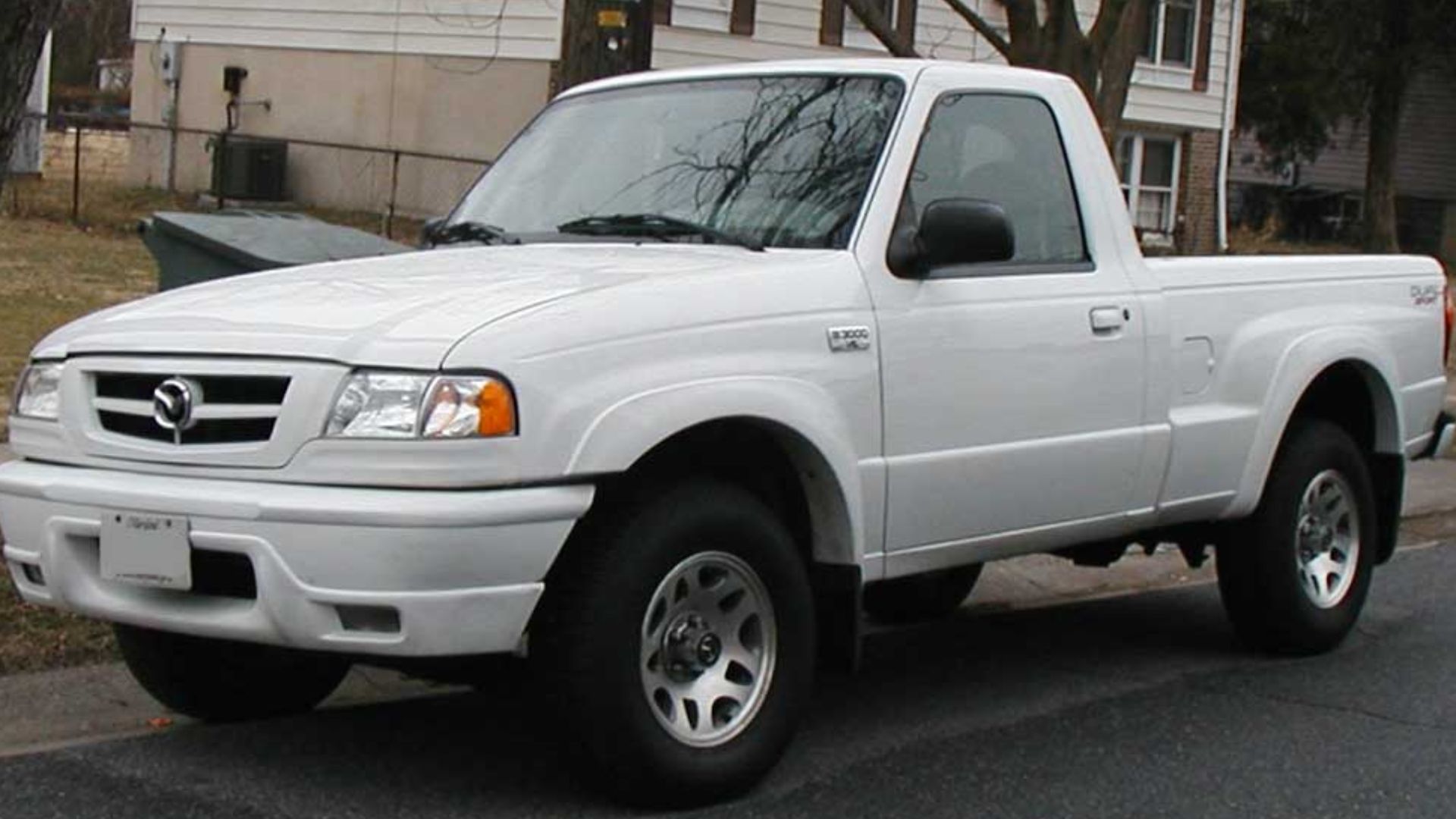 File:Mazda B3000 regular cab.jpg