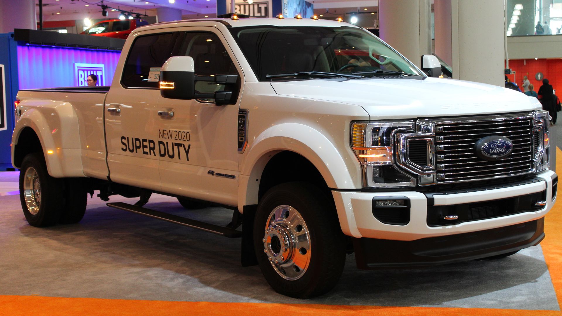 File:2020 Ford F-450 Limited Super Duty with Powerstroke Turbo Diesel engine, front NYIAS 2019.jpg