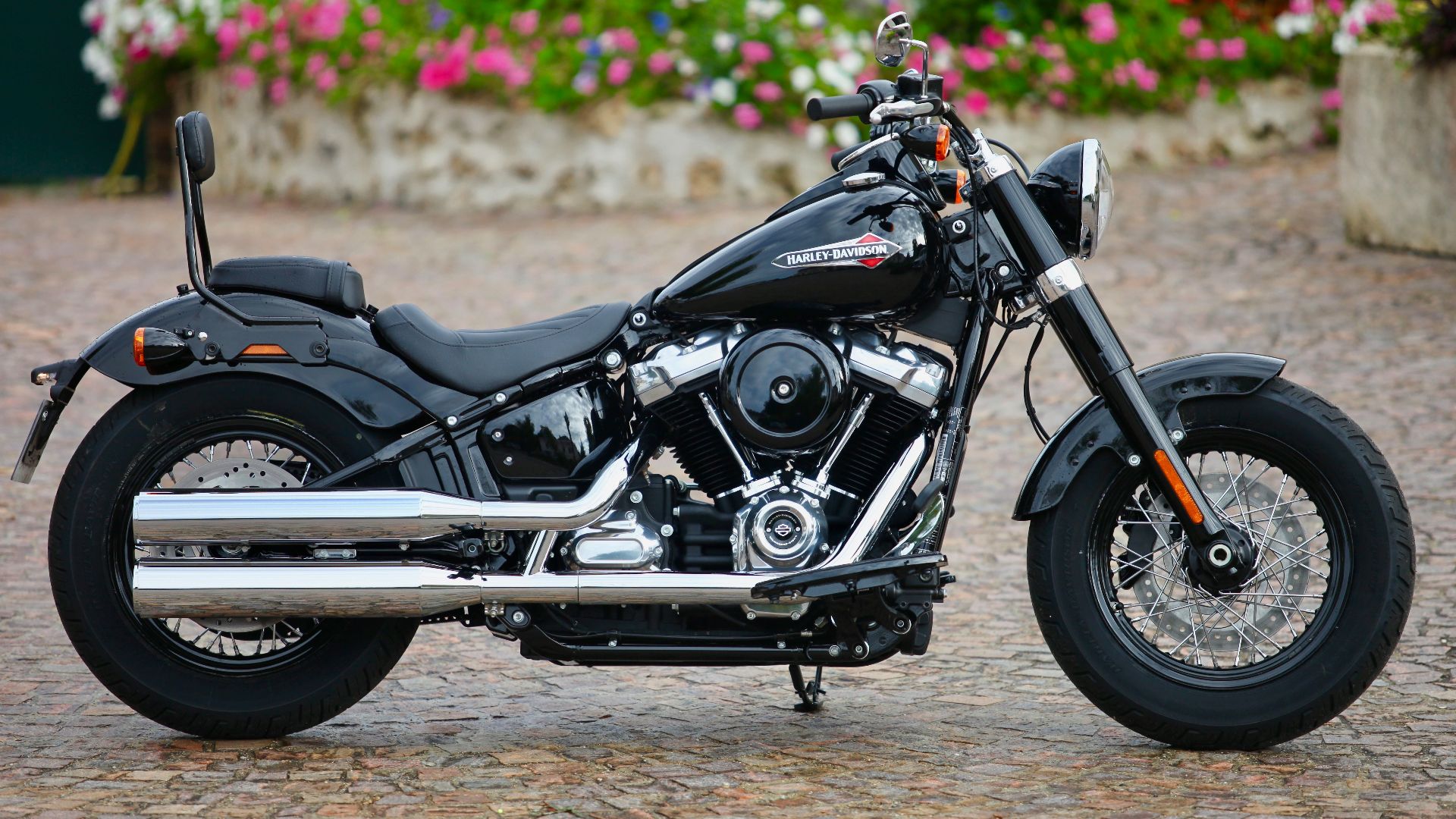 File:Harley Davidson Softail Slim 2018.jpg