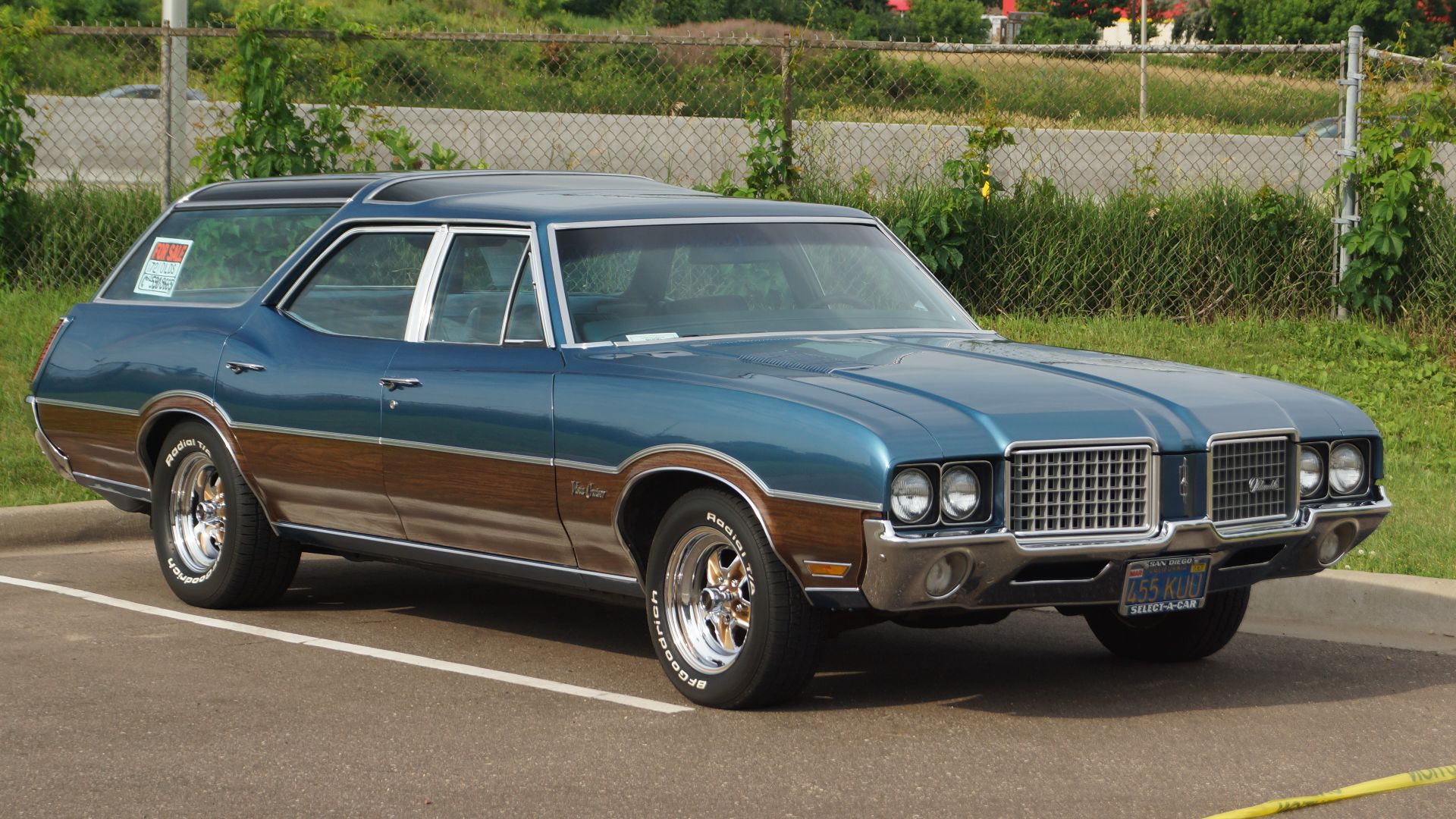 File:1972 Oldsmobile Vista Cruiser (41317422230).jpg