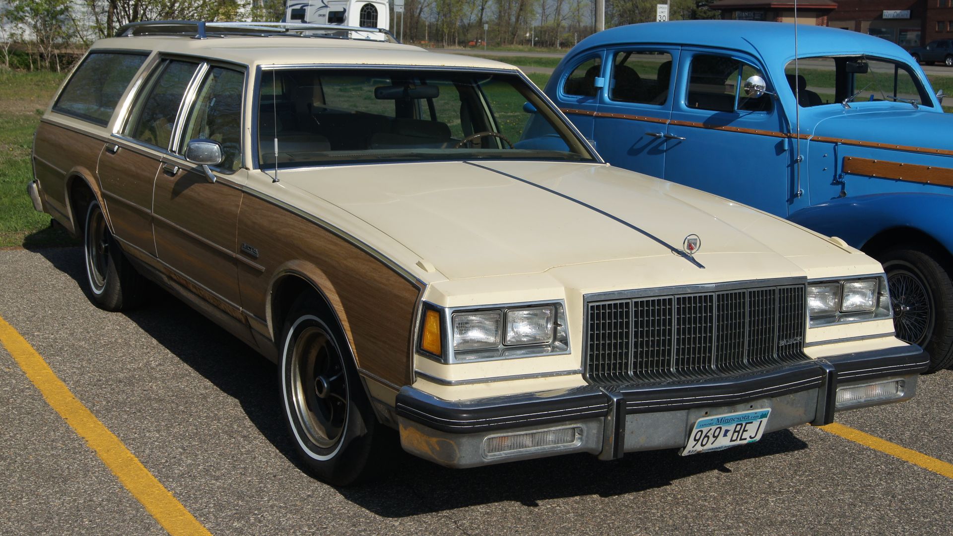 File:1987 Buick Estate Wagon (17160408718).jpg