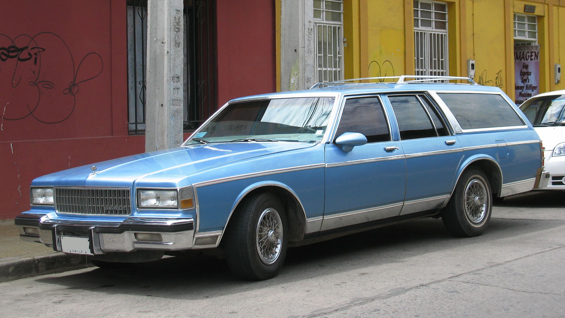 File:Chevrolet Caprice Estate 1988 (10701458935).jpg