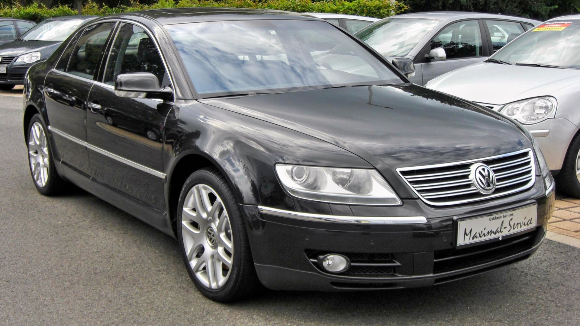 File:VW Phaeton 20090712 front.JPG