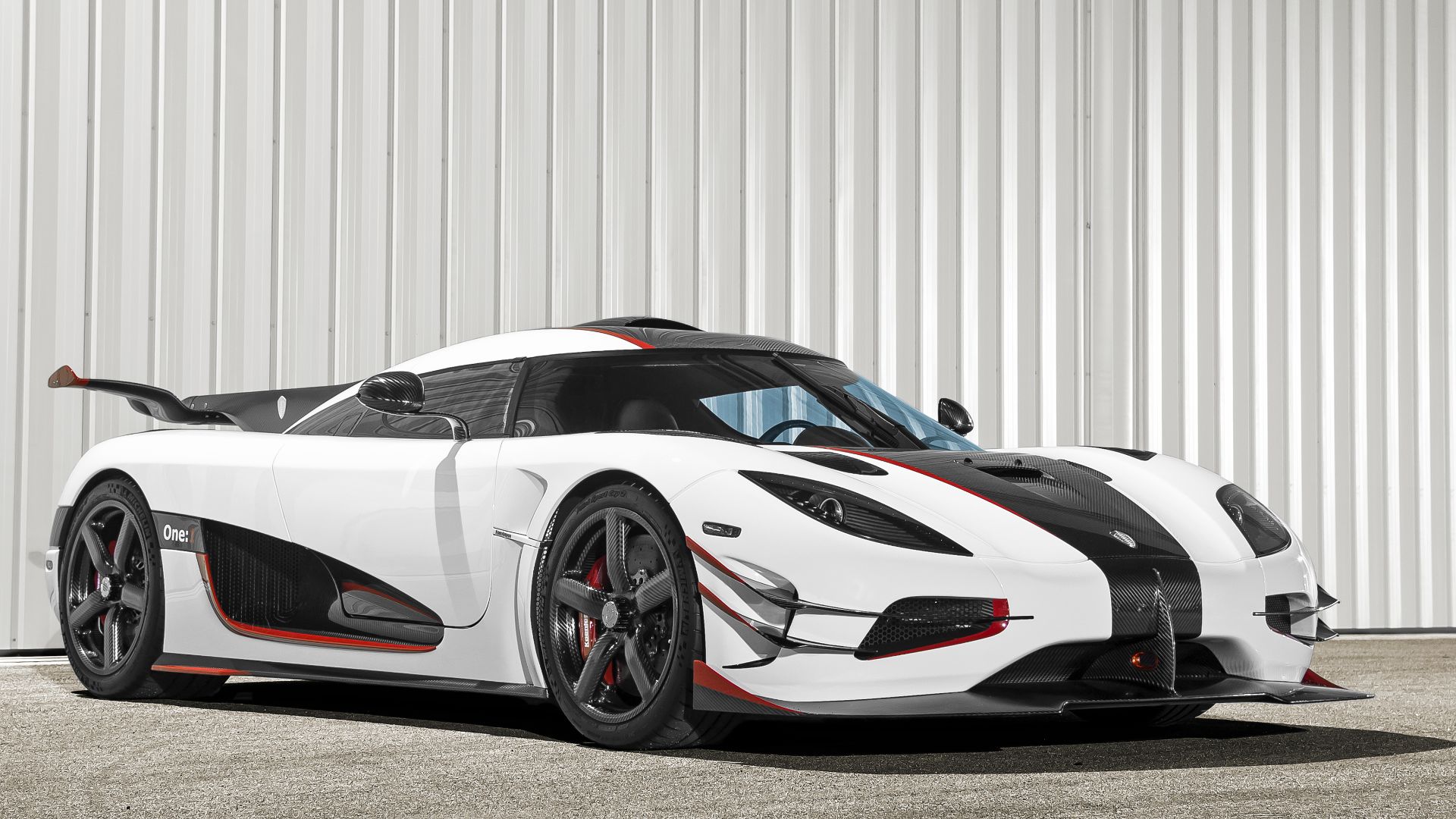 File:Koenigsegg One-1 (20671177210).jpg