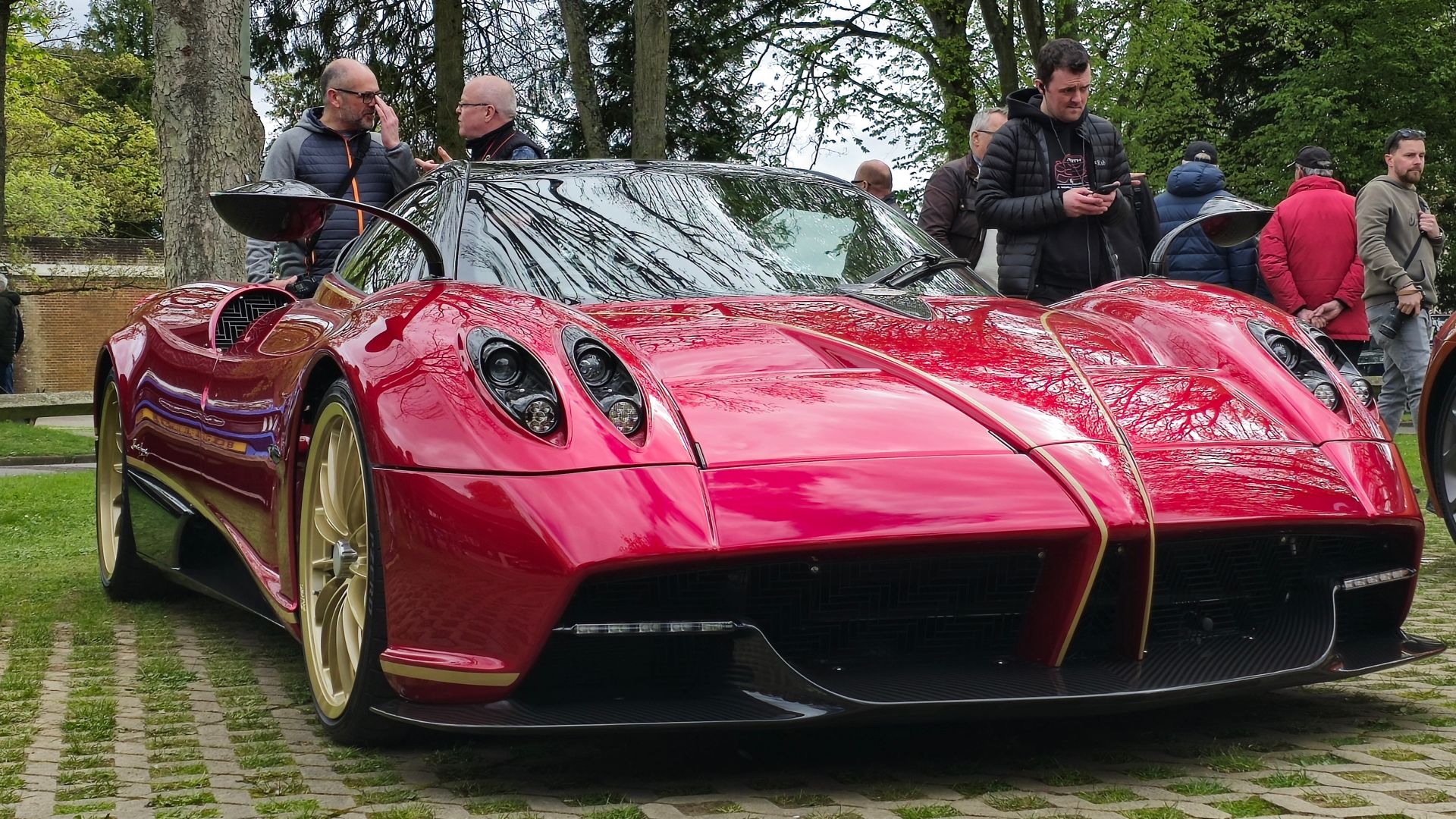 File:2019 Pagani Huayra Roadster RHD Rosso Dubai 2.jpg