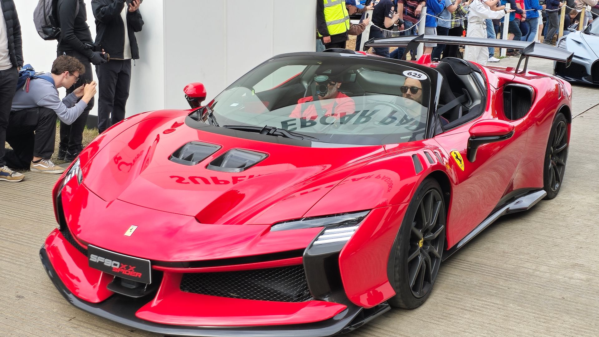 File:2024 Ferrari SF90 XX Spider 2.jpg