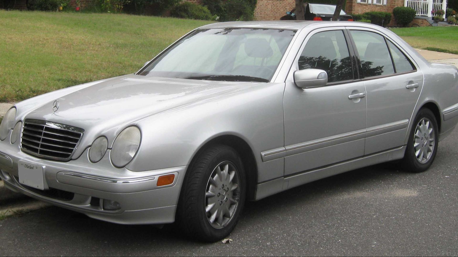 File:Mercedes-Benz E-Class W210.jpg